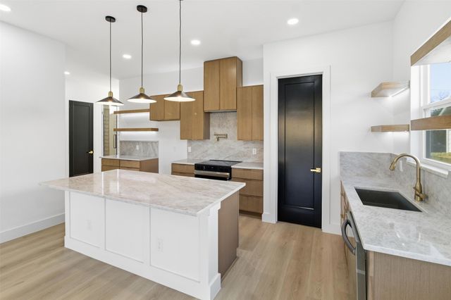 618 S Moore Street, Dallas, TX 75203