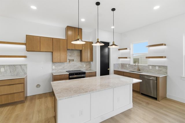 618 S Moore Street, Dallas, TX 75203