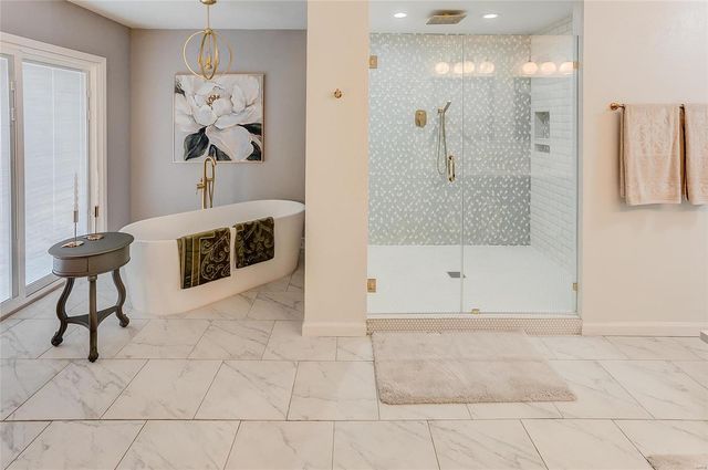121 Country Club Place, Belleville, IL 62223