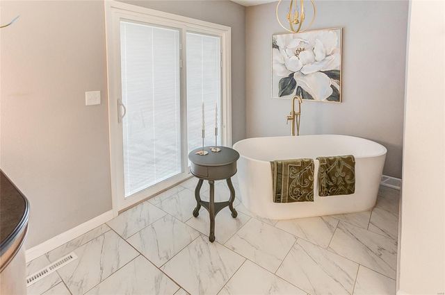 121 Country Club Place, Belleville, IL 62223