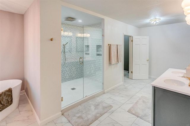 121 Country Club Place, Belleville, IL 62223
