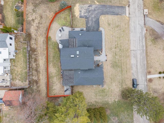 121 Country Club Place, Belleville, IL 62223