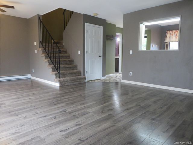 5909 Chelsea Cove N, Hopewell Junction, NY 12533