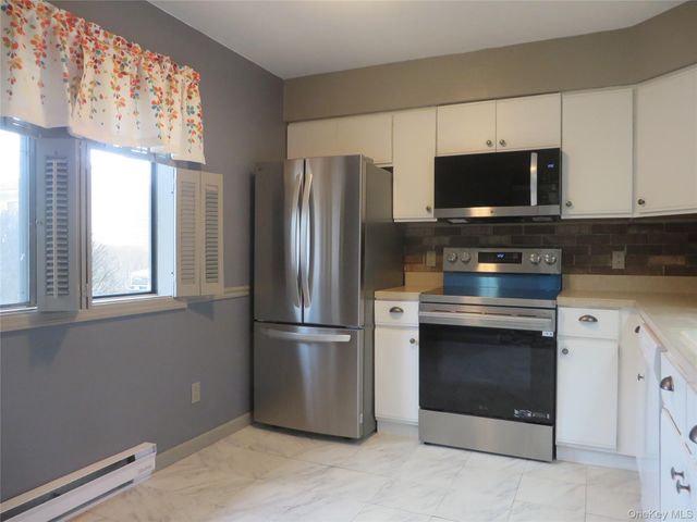 5909 Chelsea Cove N, Hopewell Junction, NY 12533