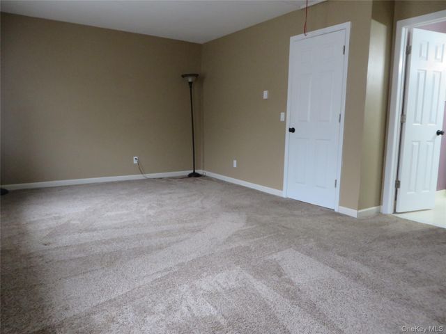 5909 Chelsea Cove N, Hopewell Junction, NY 12533