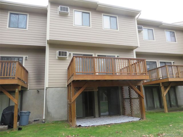 5909 Chelsea Cove N, Hopewell Junction, NY 12533
