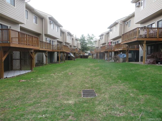 5909 Chelsea Cove N, Hopewell Junction, NY 12533