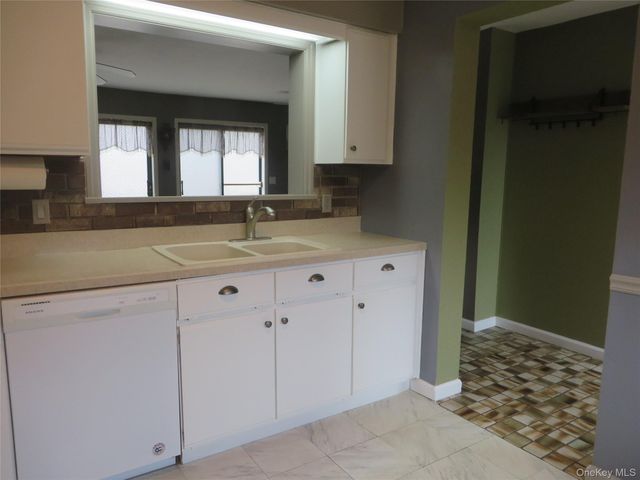 5909 Chelsea Cove N, Hopewell Junction, NY 12533