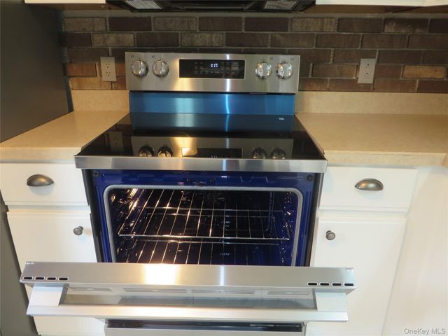 5909 Chelsea Cove N, Hopewell Junction, NY 12533