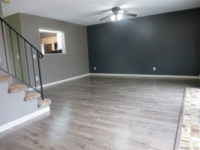 5909 Chelsea Cove N, Hopewell Junction, NY 12533
