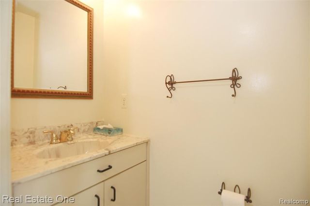 5590 Greenbriar Drive, West Bloomfield, MI 48322