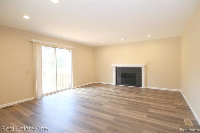 5590 Greenbriar Drive, West Bloomfield, MI 48322