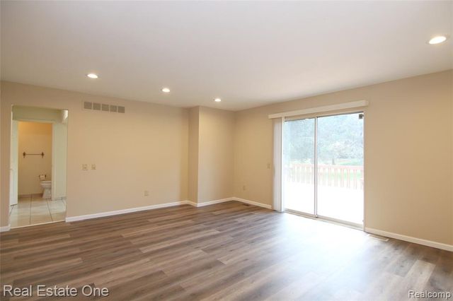 5590 Greenbriar Drive, West Bloomfield, MI 48322