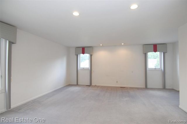 5590 Greenbriar Drive, West Bloomfield, MI 48322