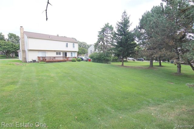 5590 Greenbriar Drive, West Bloomfield, MI 48322