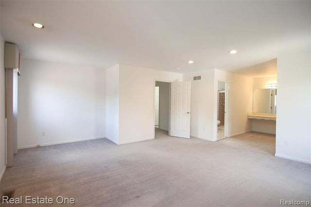 5590 Greenbriar Drive, West Bloomfield, MI 48322