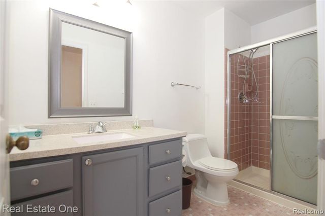 5590 Greenbriar Drive, West Bloomfield, MI 48322