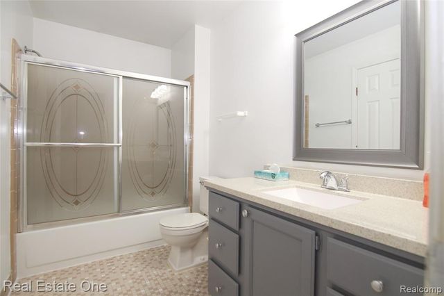 5590 Greenbriar Drive, West Bloomfield, MI 48322