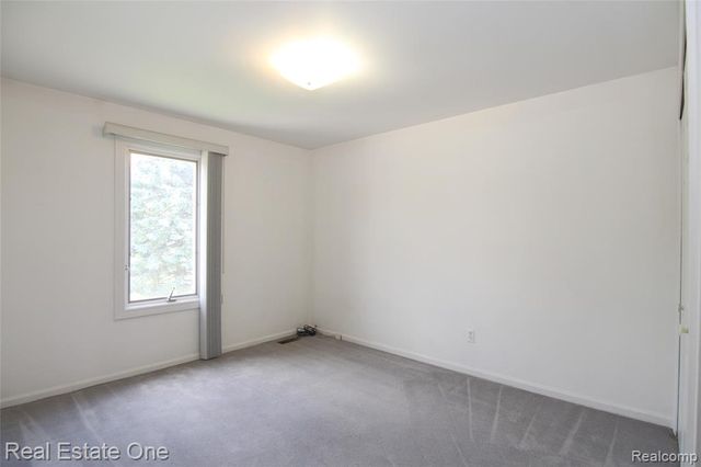 5590 Greenbriar Drive, West Bloomfield, MI 48322