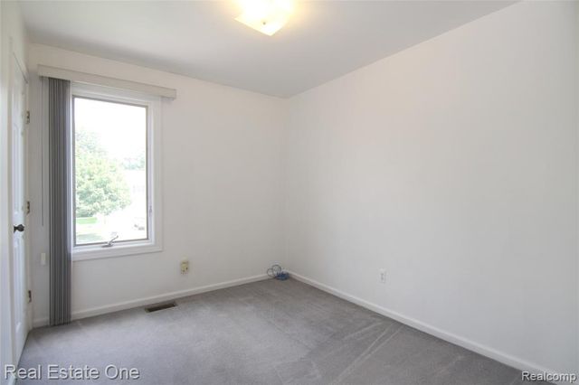 5590 Greenbriar Drive, West Bloomfield, MI 48322