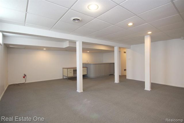 5590 Greenbriar Drive, West Bloomfield, MI 48322