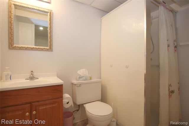 5590 Greenbriar Drive, West Bloomfield, MI 48322