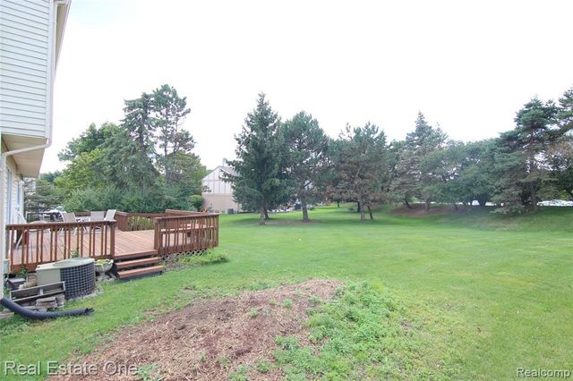 5590 Greenbriar Drive, West Bloomfield, MI 48322