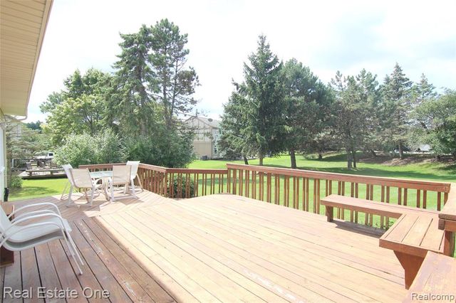 5590 Greenbriar Drive, West Bloomfield, MI 48322