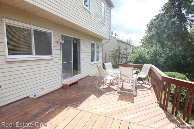 5590 Greenbriar Drive, West Bloomfield, MI 48322