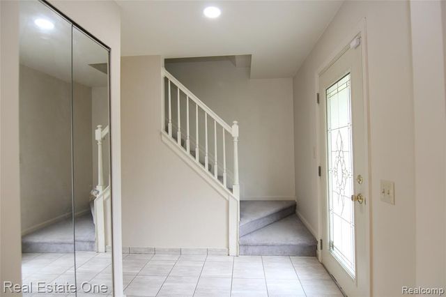 5590 Greenbriar Drive, West Bloomfield, MI 48322