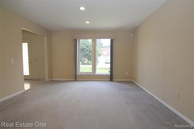 5590 Greenbriar Drive, West Bloomfield, MI 48322