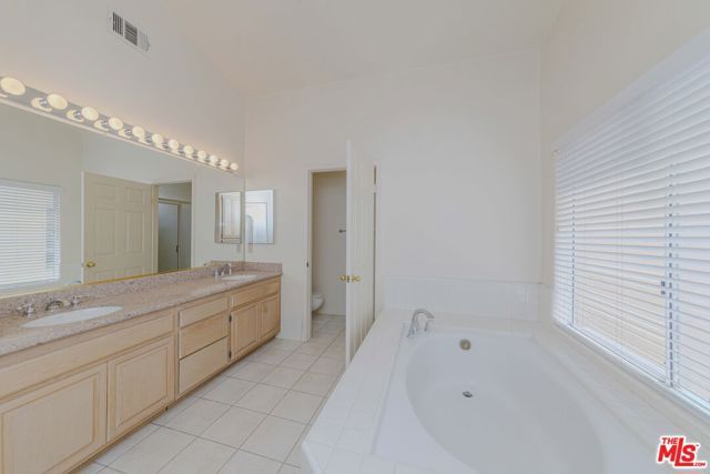 7442 Bobbyboyar Avenue, West Hills (los Angeles), CA 91307