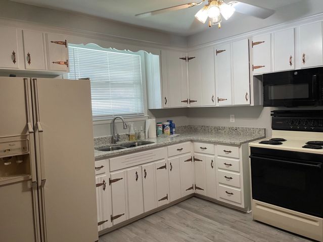 230 Downer Dr, Clarksville, TN 37042