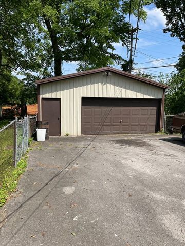 230 Downer Dr, Clarksville, TN 37042