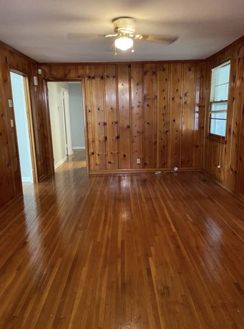 230 Downer Dr, Clarksville, TN 37042
