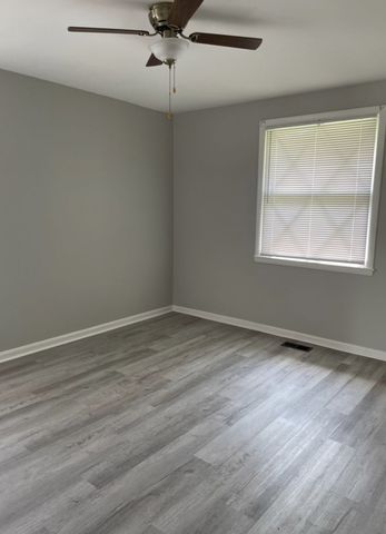 230 Downer Dr, Clarksville, TN 37042