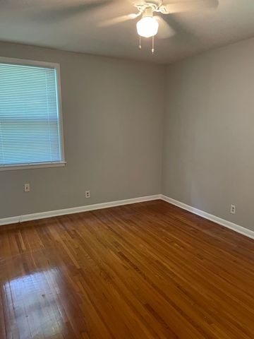 230 Downer Dr, Clarksville, TN 37042