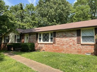 230 Downer Dr, Clarksville, TN 37042