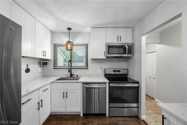 5564 Storrington Oval, Parma, OH 44134