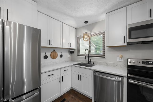 5564 Storrington Oval, Parma, OH 44134