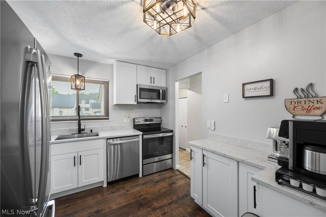 5564 Storrington Oval, Parma, OH 44134