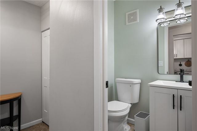 5564 Storrington Oval, Parma, OH 44134