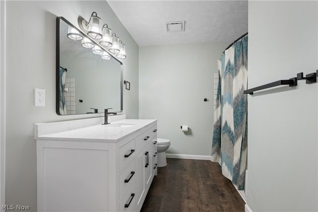 5564 Storrington Oval, Parma, OH 44134
