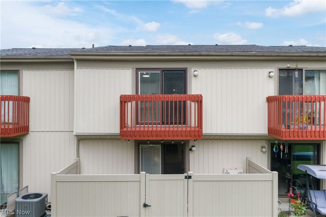 5564 Storrington Oval, Parma, OH 44134