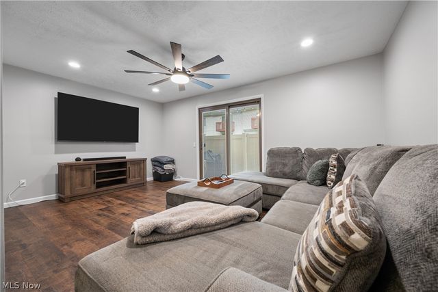5564 Storrington Oval, Parma, OH 44134