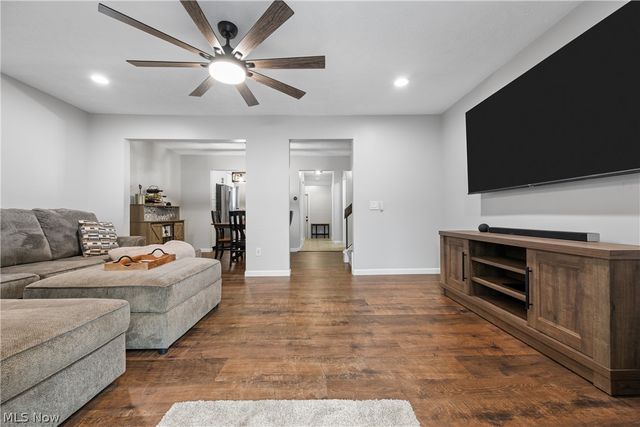 5564 Storrington Oval, Parma, OH 44134
