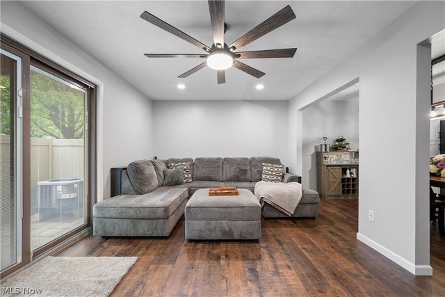 5564 Storrington Oval, Parma, OH 44134