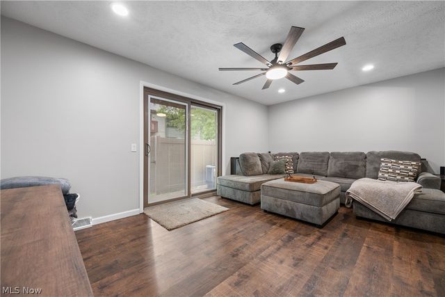 5564 Storrington Oval, Parma, OH 44134