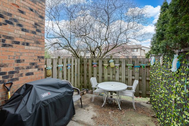 7315 Winthrop Way 6, Downers Grove, IL 60516