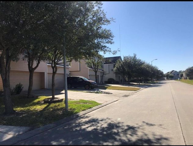 2811 Hackamore Hollow Lane, Houston, TX 77014